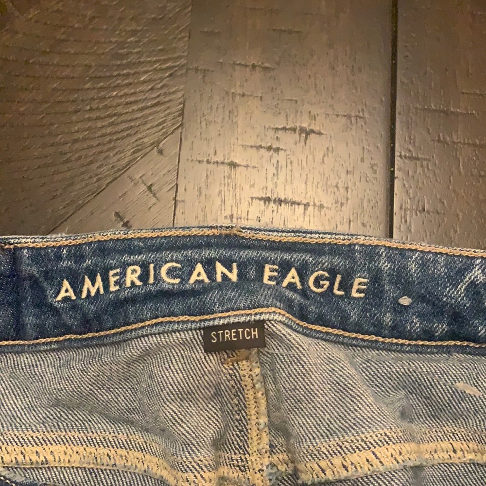 AMERICAN EAGLE denim ripped mom jeans, super comfortable wore once.